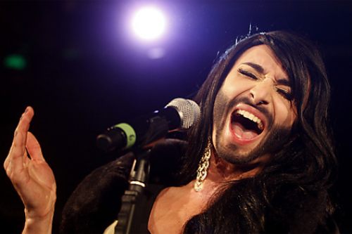 "Rise Like a Phoenix", la canción de Conchita Wurst para Eurovisión