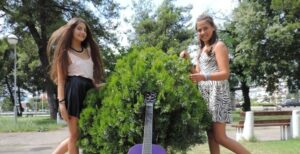 Maša y Lejla con «Budi dijete na jedan dan», la apuesta de Montenegro en su debut en Eurovisión Junior 2014
