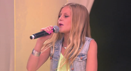 Ya puedes ver la actuacion de Julia Kedhammar en el Lilla Melodifestivalen 2014.