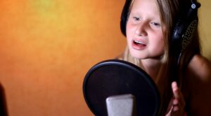 JESC 2014: Escucha «Nisi Sam», canción de Eslovenia interpretada por Ula Lozar