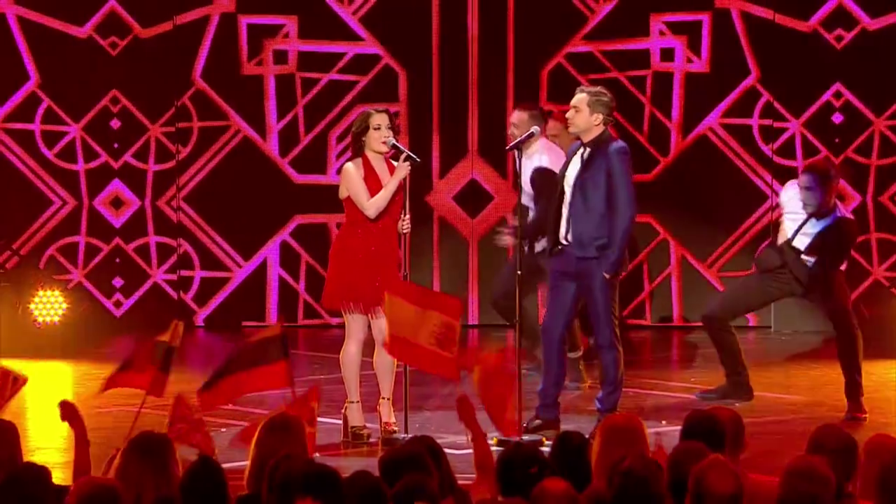 Reino Unido: presentado "Still in Love with You" en directo.