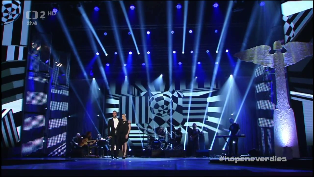República Checa: Presentado "Hope Never Dies" en directo!