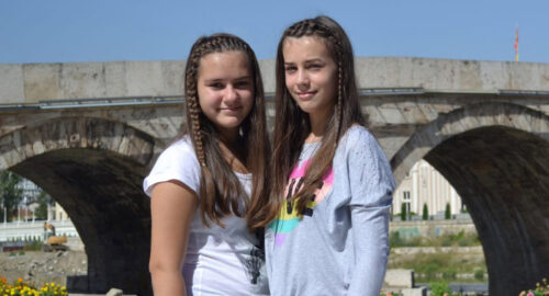 Ivana & Magdalena: "Vamos a tener bailarines en nuestra actuación en Eurovisión Junior" (Entrevista JESC 2015 – A.R.Y Macedonia)