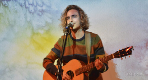 Manel Navarro: “No estaré solo en el escenario, será muy visual y mantendré mi guitarra” (Entrevista)