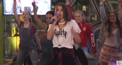 Australia: Isabella Clarke presenta “Speak Up” en directo