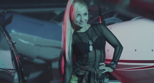 Polonia: Ya puedes escuchar «PALI SIĘ» la ardiente colaboración de CLEO con SITEK