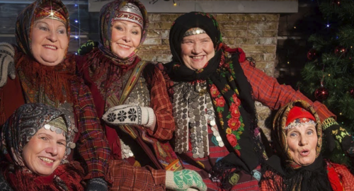 ¡Feliz Navidad! Las Buranovskiye Babushki nos felicitan las fiestas con «Novogodnyaya»