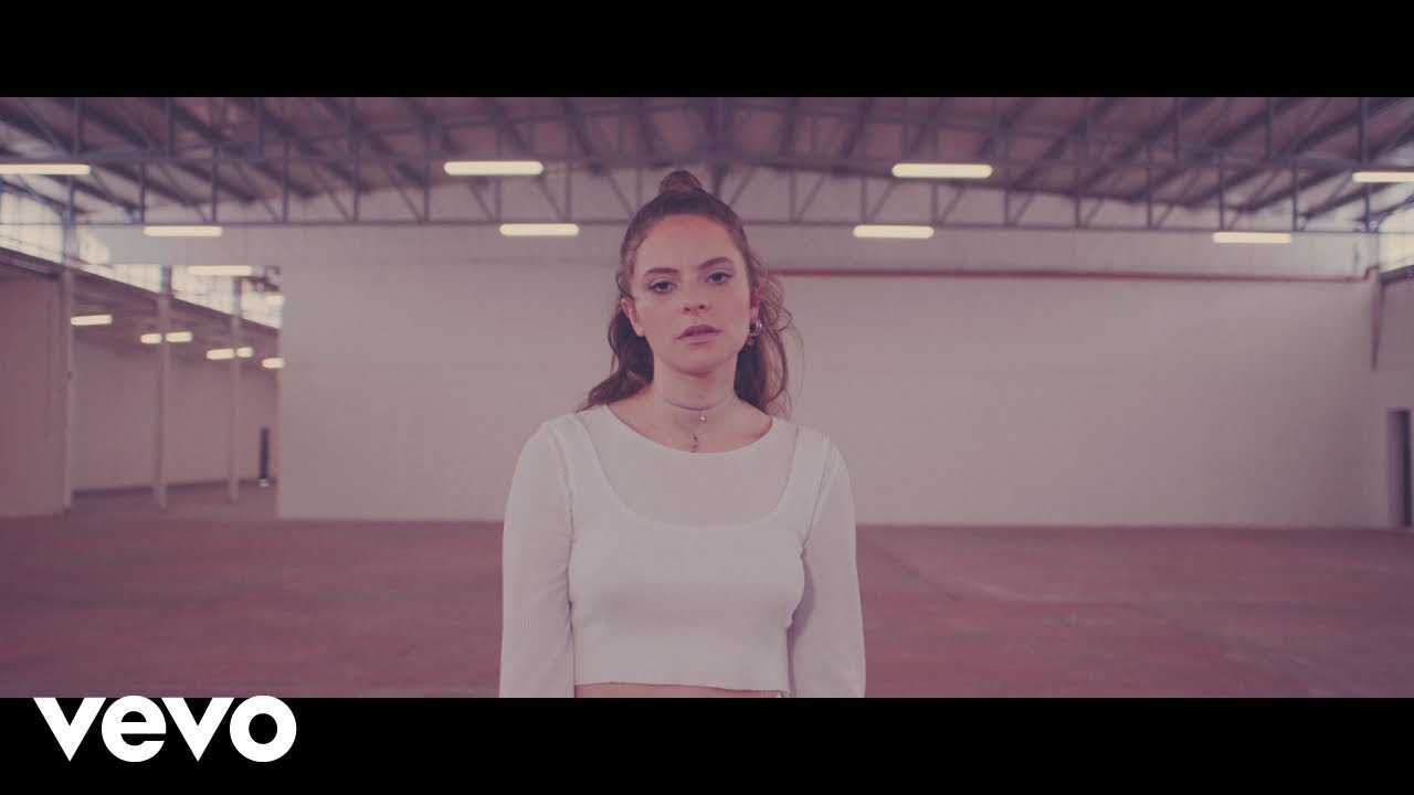 Italia: Francesca Michielin publica el videoclip de su nuevo sencillo “Tropicale”