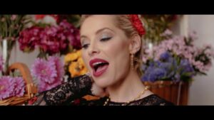 España: Soraya Arnelas publica el videoclip de «Yo Brindo», su último sencillo