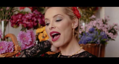 España: Soraya Arnelas publica el videoclip de “Yo Brindo”, su último sencillo