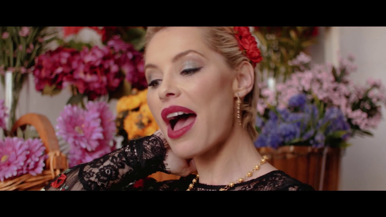 España: Soraya Arnelas publica el videoclip de «Yo Brindo», su último sencillo