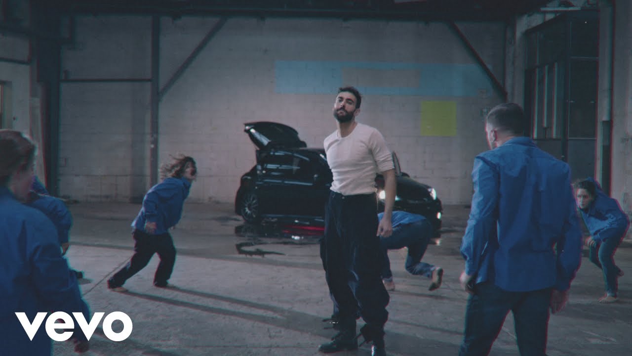 Italia: Marco Mengoni publica el videoclip de «Voglio» y una versión del tema en español
