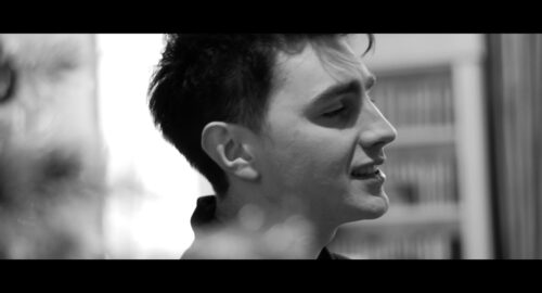 Irlanda: Brendan Murray nos desea un próspero año y unas felices fiestas con su emotiva cover de la balada navideña «Last Christmas»