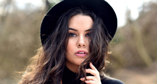 Thea Devy (Beovizija 2020): «Todo lo que quiero hacer en mi vida es seguir creando música que me haga feliz y compartirla con el mundo».