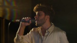 Blas Cantó estrena la versión acústica de Voy A Quedarme