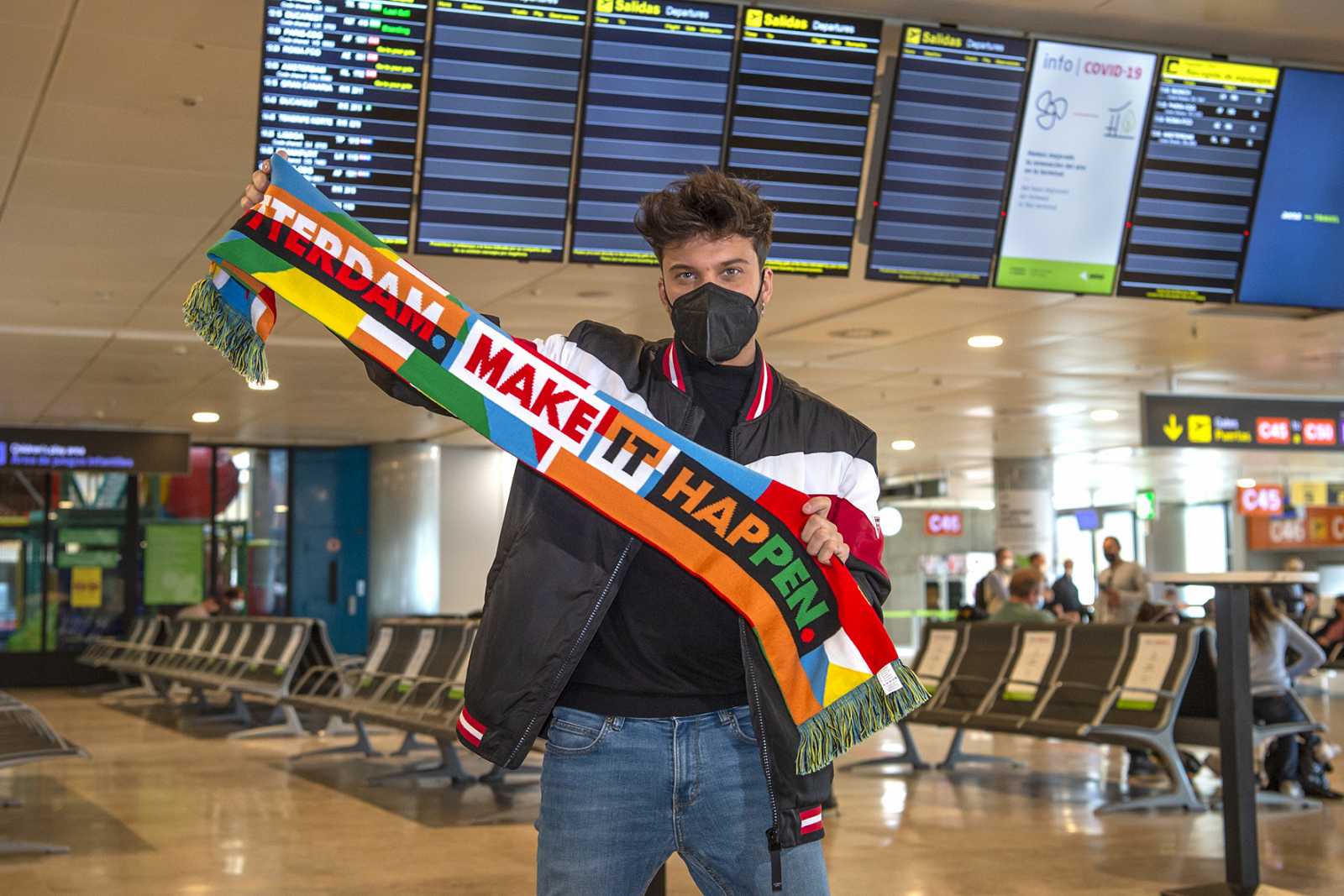 La delegación española llega a Róterdam, ¡Mañana primer ensayo de Blas Cantó!