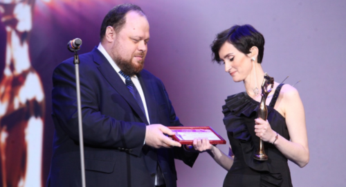 Kateryna Pavlenko es galardonada con el premio de ‘Mujer del tercer milenio’
