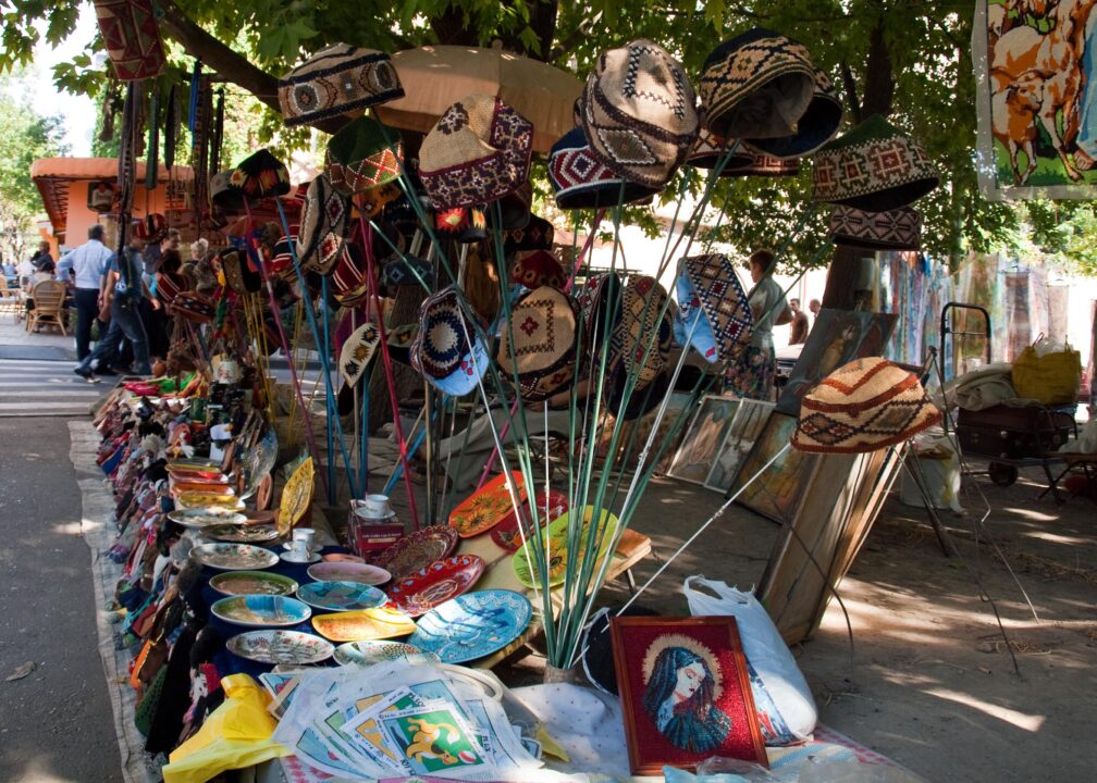 Productos típicos de Armenia en el mercadillo Vernissage de Ereván (Armenia) | Imagen: Hyurservice