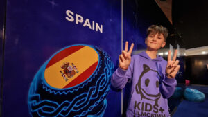 Carlos Higes graba «Spin The Magic», la canción grupal del 20º aniversario de Eurovisión Junior