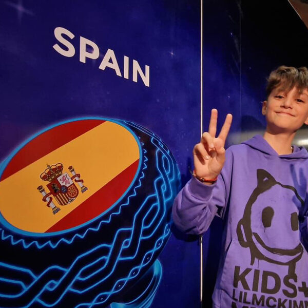 Carlos Higes graba “Spin The Magic”, la canción grupal del 20º aniversario de Eurovisión Junior