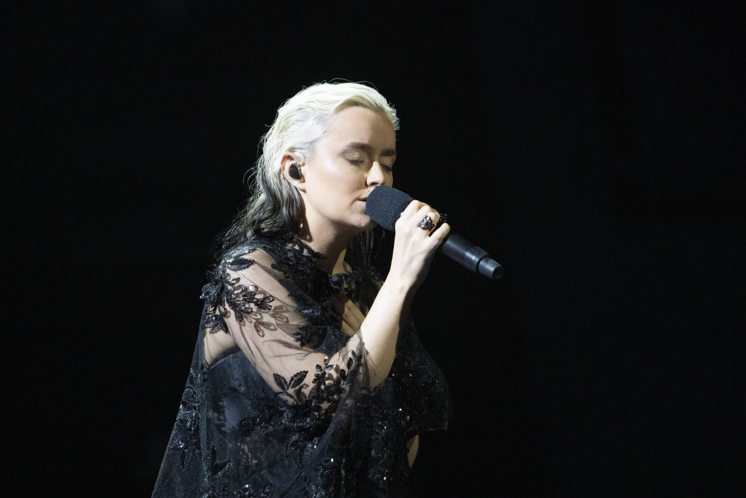 Elsie Bay en la segunda semifinal del Melodi Grand Prix 2023 / Ulrik Kramer - NRK