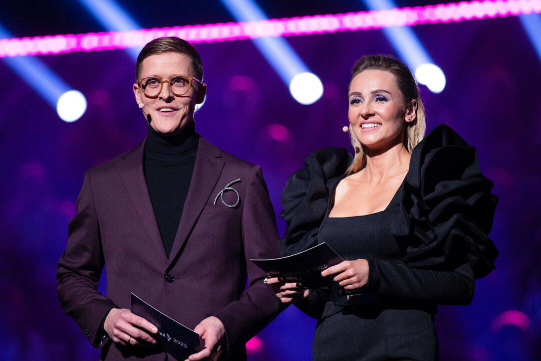 Tõnis Niinemets y Grete Kuld, presentadores del Eesti Laul 2023 durante la 2ª semifinal / Siim Lõvi - ERR