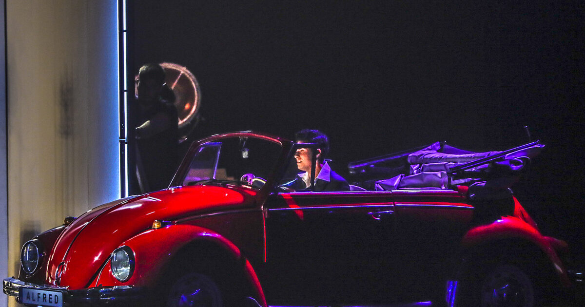 RTVE abre una licitación para la contratación de un servicio de autocares durante el Benidorm Fest 2025