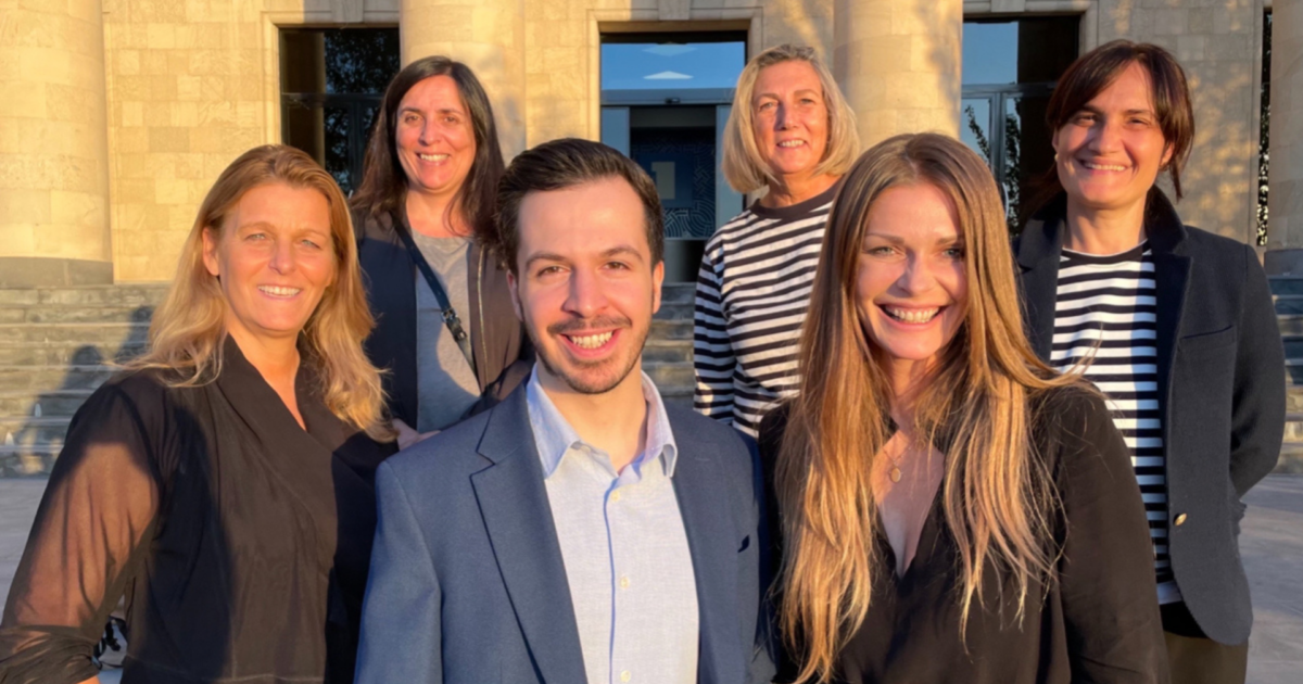 Foto de familia del nuevo grupo de referencia del Festival de Eurovisión Junior iniciando la preparación para el certamen de 2023 / Imagen: EBU