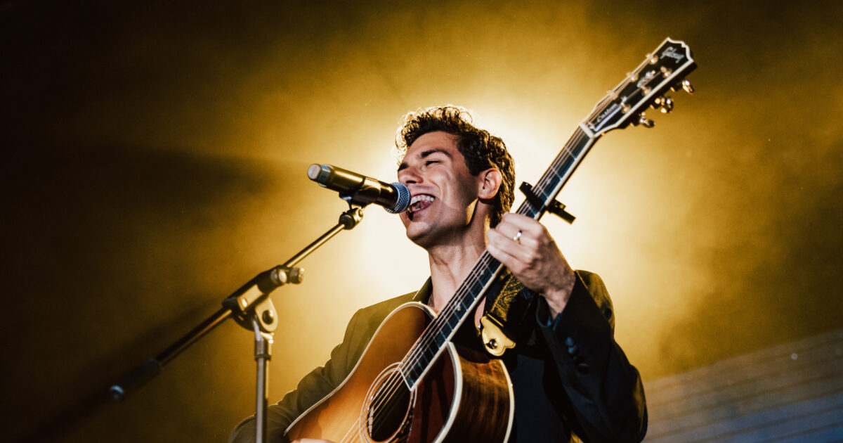 Alfred García presenta su nuevo tema «Rumba Catalana»