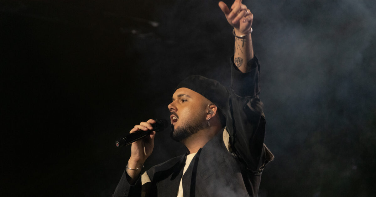 DELLACRUZ invita a disfrutar de los pequeños detalles del amor en su nueva canción «Souvenir»