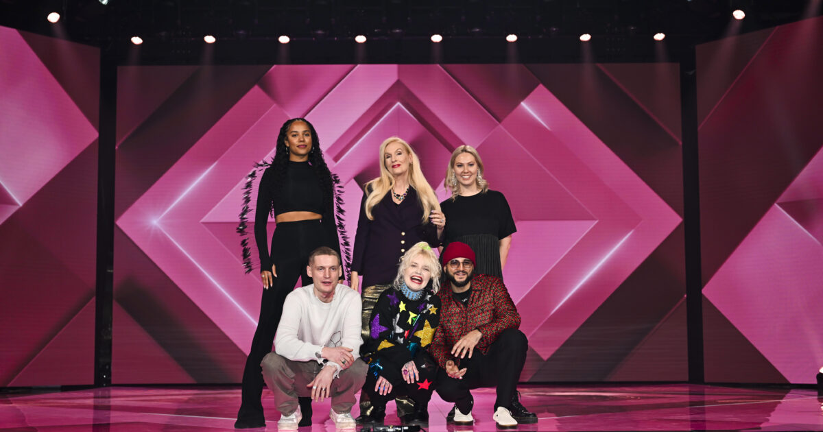 Participantes de la tercera eliminatoria del Melodifestivalen 2024 (Jacqline, Gunilla Persson, Clara Klingenström, Klaudy, Cazzi Opeia och Kim Cesarion) - Stina Stjernkvist/SVT