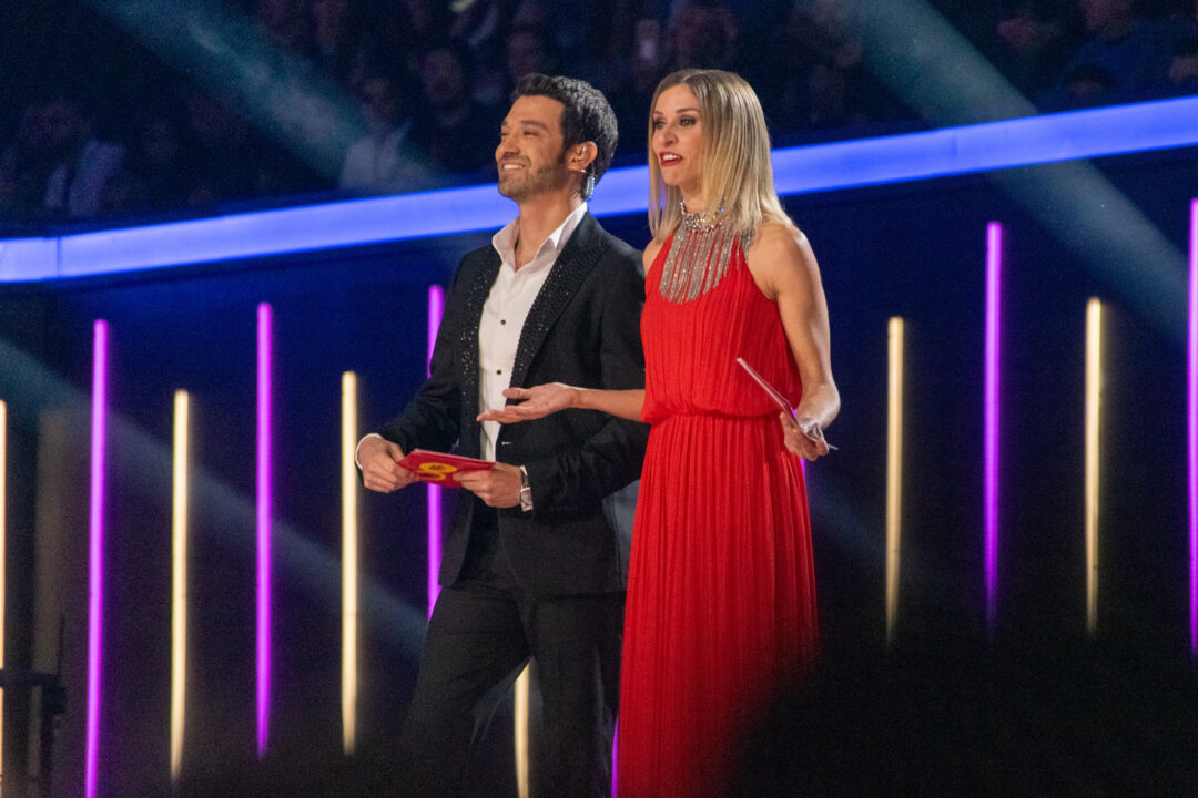 Marc Calderó y Ana Prada en la final del Benidorm Fest 2024, Palau d’Esports l'Illa de Benidorm. Foto: Iván Trejo