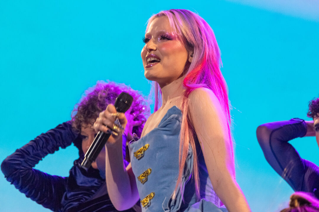 Sofia Coll en la final del Benidorm Fest 2024, Palau d’Esports l'Illa de Benidorm. Foto: Iván Trejo