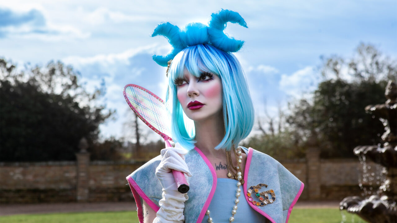 Ya puedes disfrutar del videoclip de «Doomsday Blue», el tema con el que Bambie Thug representará a Irlanda en Eurovisión 2024