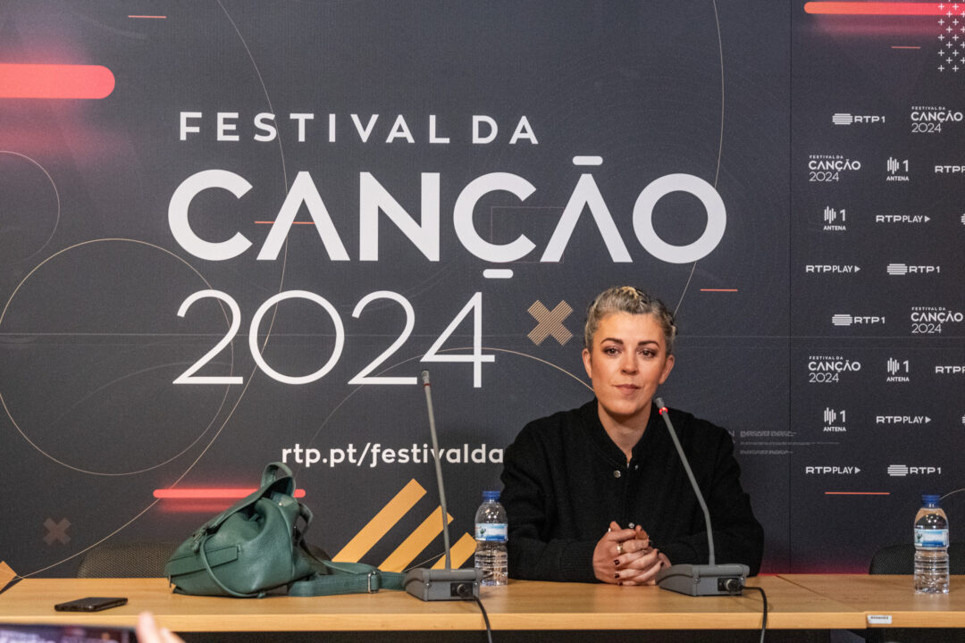 Mimicat, durante la rueda de prensa previa a la gran final del Festival Da Canção 2024 / Foto: Iván Trejo