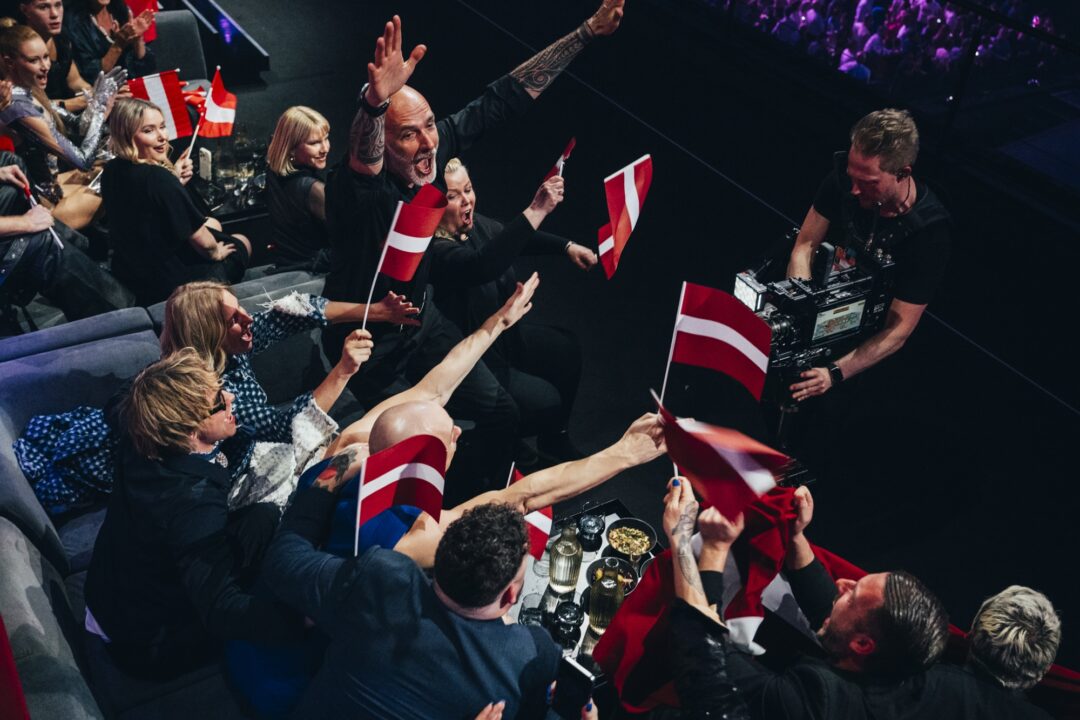 Dons / Sarah Louise Bennett - EBU