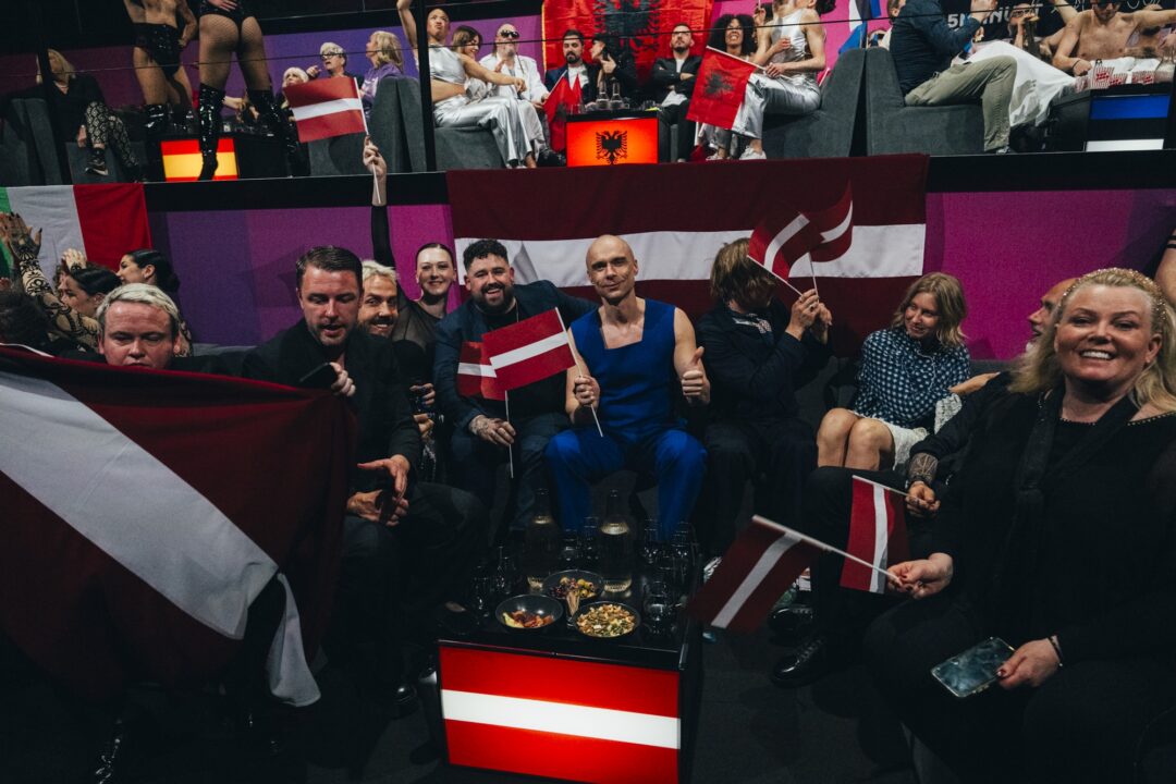 Dons / Sarah Louise Bennett - EBU