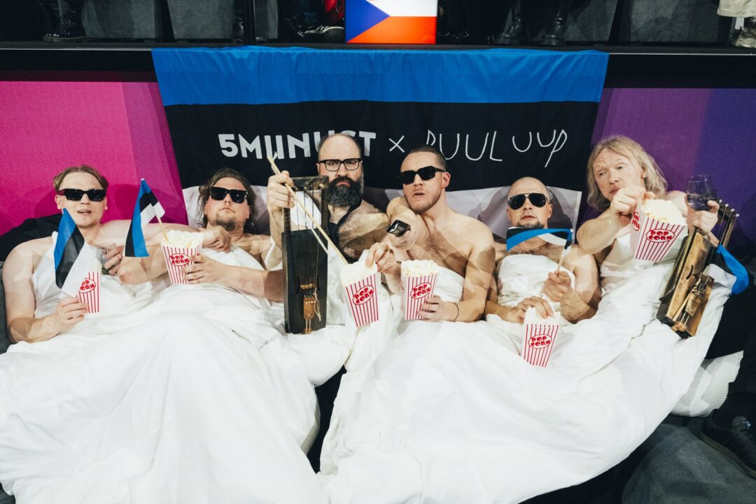 5miinust x Puuluup / Sarah Louise Bennett - EBU