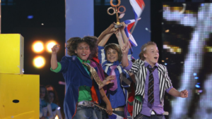 La historia gráfica y visual de Eurovisión Junior (2007-2010): Ideas muy coloridas y simbólicas para acompañar a un nuevo logotipo genérico