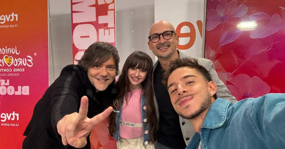 Chloe DelaRosa junto a los compositores de su canción Luis Ramiro, Alejandro Martínez y David Parejo | Alejandro Martínez