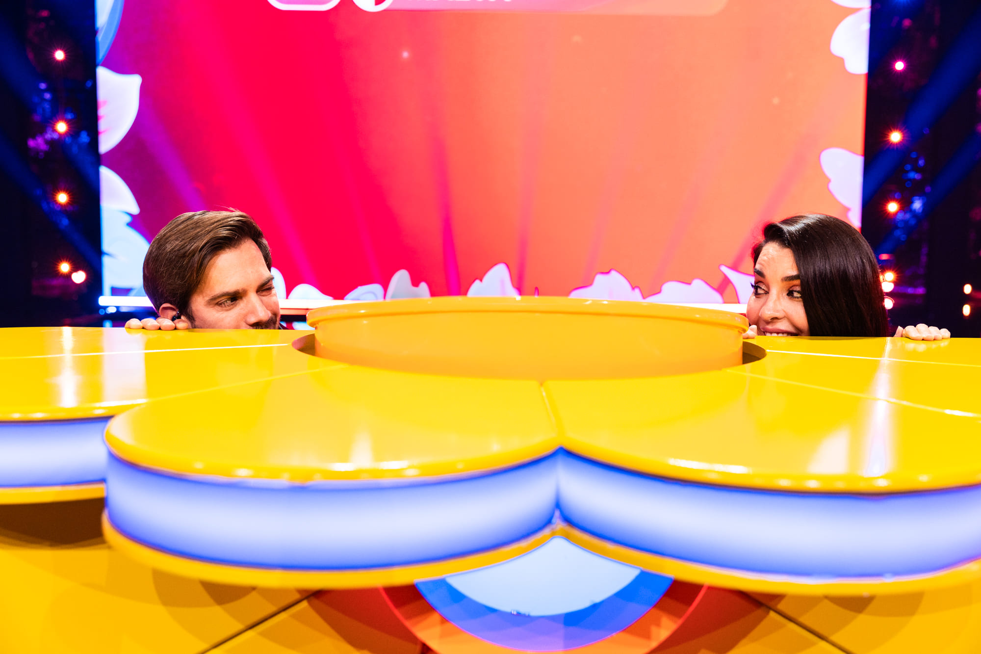 Marc Clotet y Ruth Lorenzo en el atril de votación de Eurovisión Junior 2024 | Imagen: Corinne Cumming - EBU