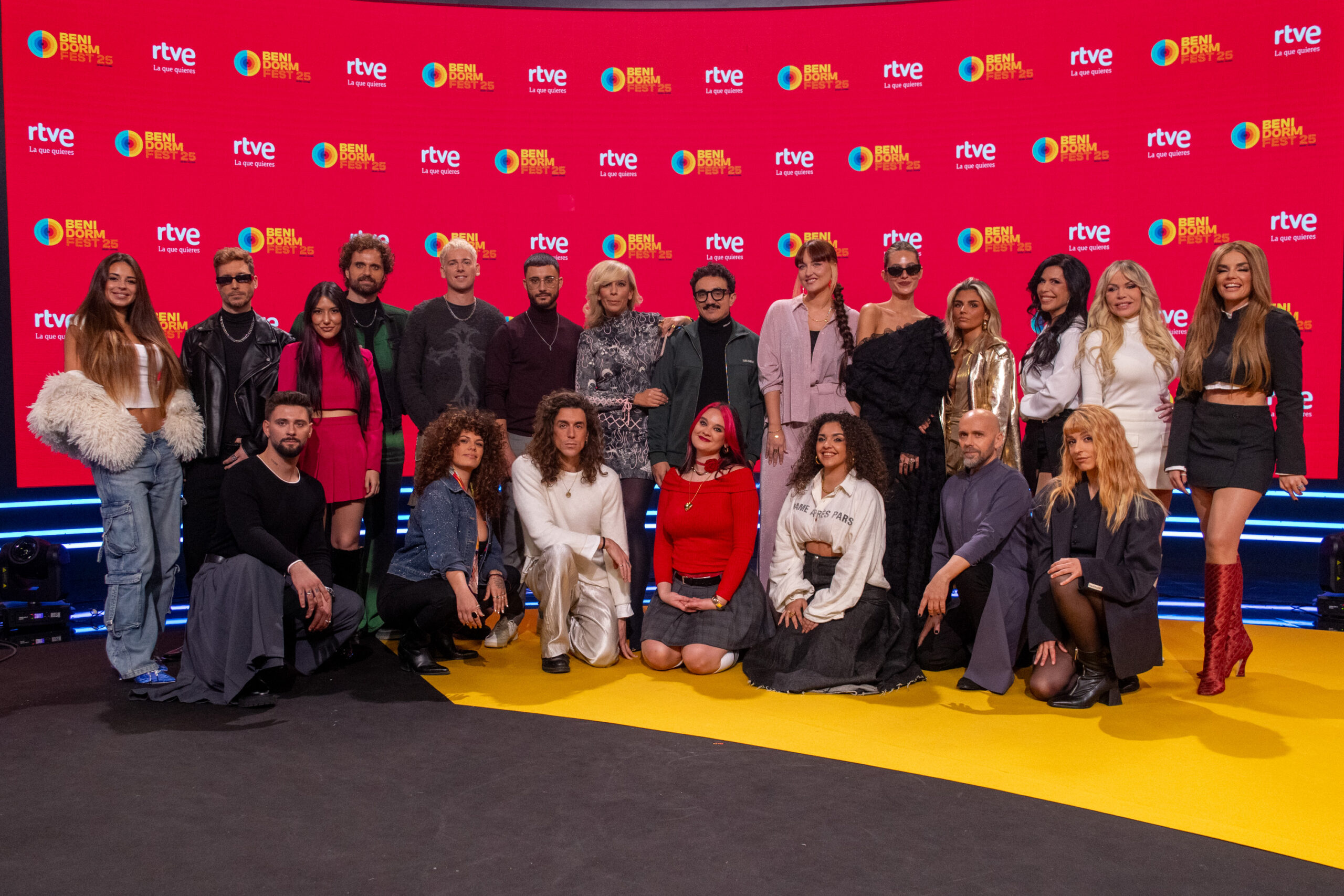 Foto de familia en la presentación de los 16 elegidos del Benidorm Fest 2025 | Iván Trejo