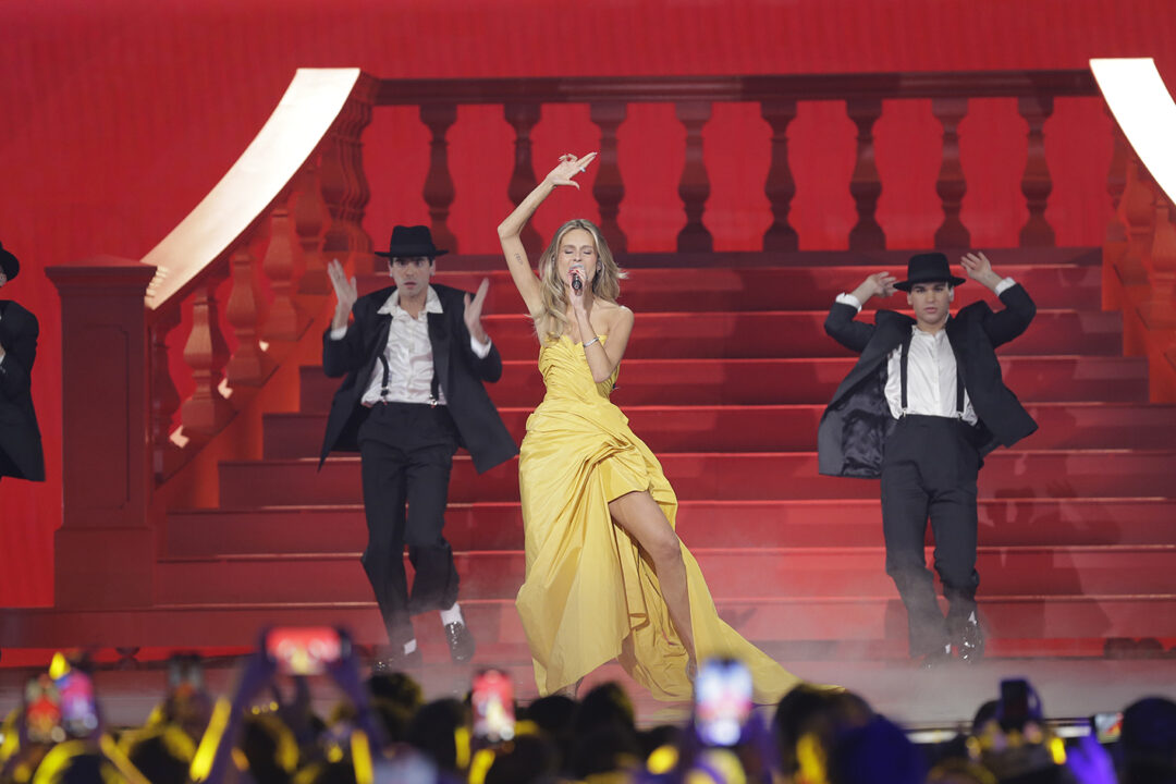 Celine Van Hee en la segunda semifinal del Benidorm Fest 2025, Palau d’Esports l’Illa de Benidorm | Foto: RTVE