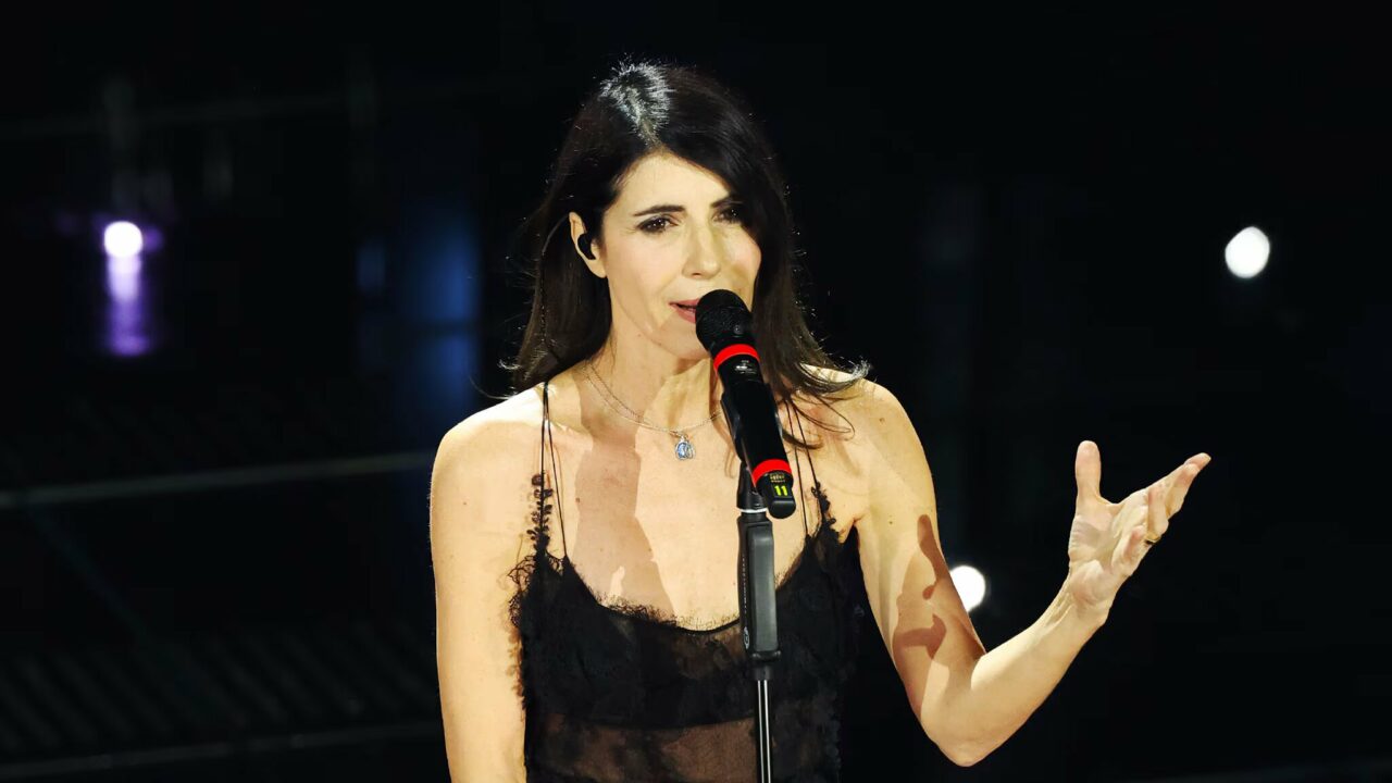 ¡No te pierdas las actuaciones de la Gran Final de Sanremo 2025 y descubre la identidad del próximo ganador!