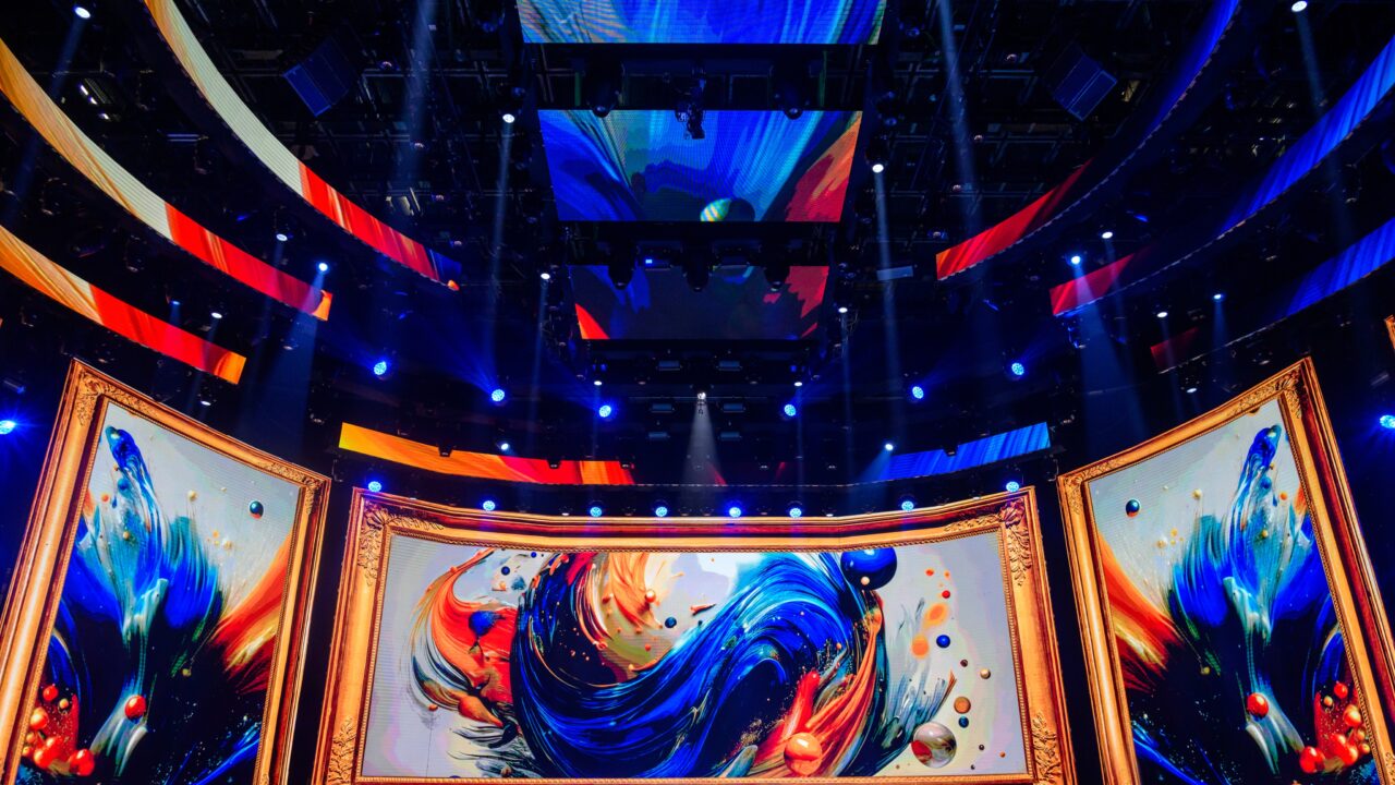 Novedades en el Pesma za Evroviziju ’25: cambios en el equipo de presentadores y primeras imágenes del escenario de la preselección serbia para Eurovisión