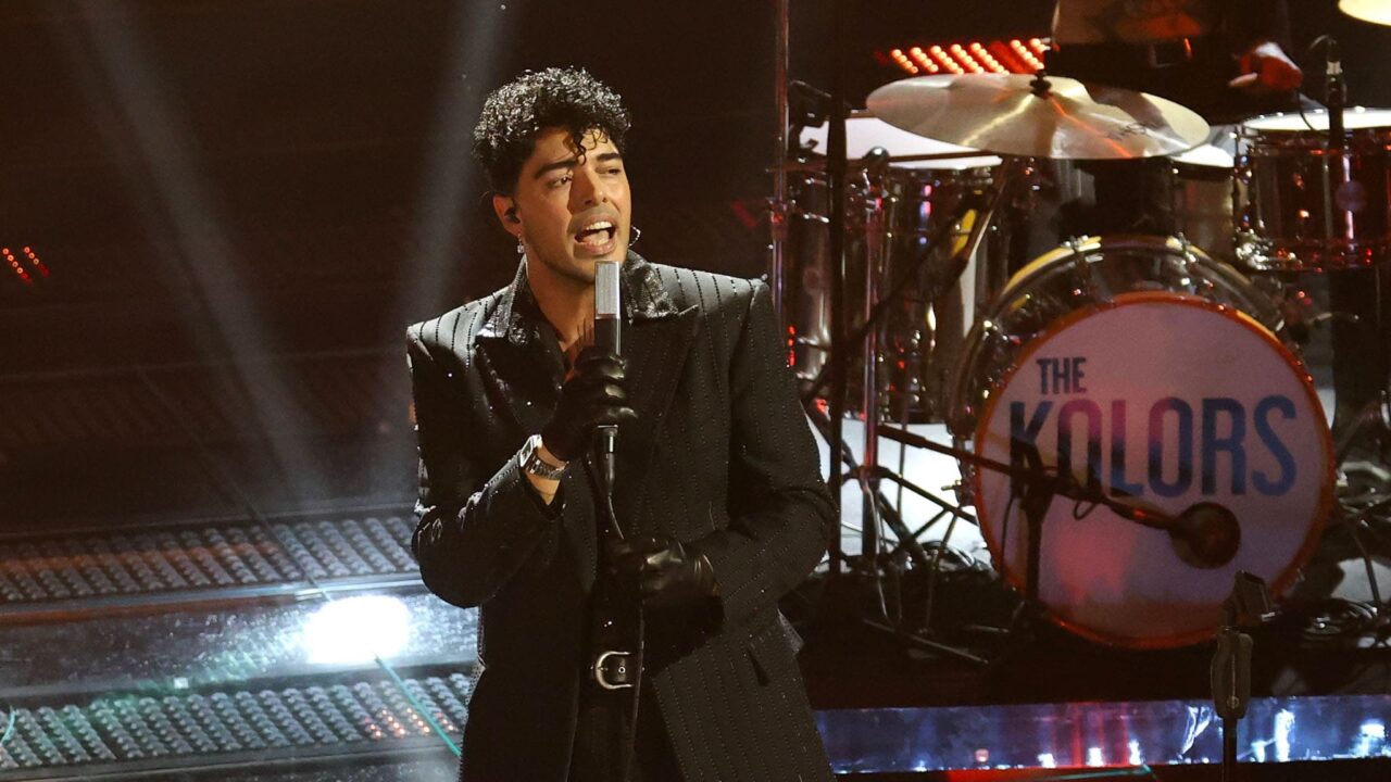 Escucha «Tu con chi fai l’amore», la canción de The Kolors para Sanremo 2025: letra de la canción, biografía de la banda