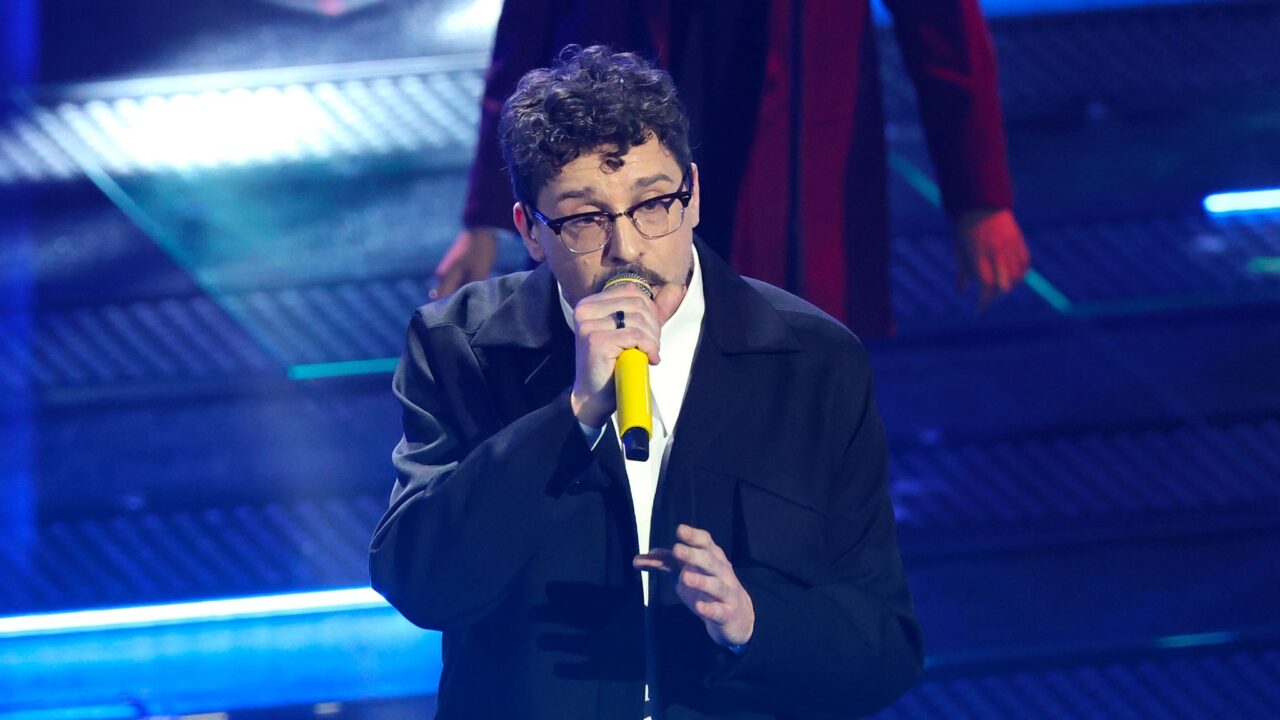 Escucha «Grazie ma no grazie», la canción de Willie Peyote para Sanremo 2025: letra de la canción, biografía del artista