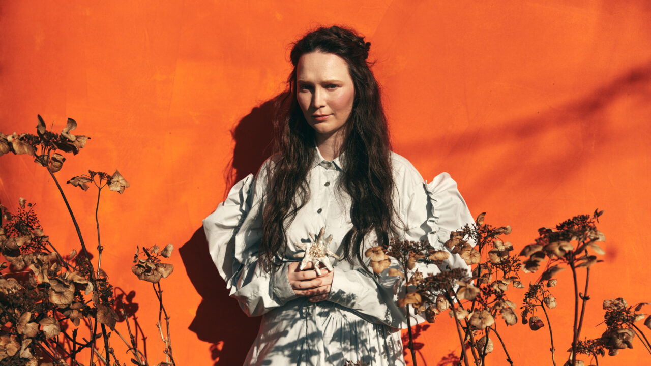 Ya puedes escuchar «Voyage», el tema con el que Zoë Më representará a Suiza en Eurovisión 2025