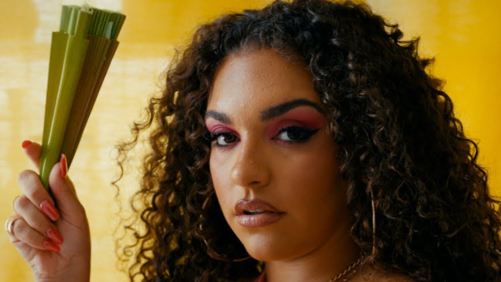 Portada de «Si yo tuviera dinero» | Imagen: Videoclip oficial de YouTube