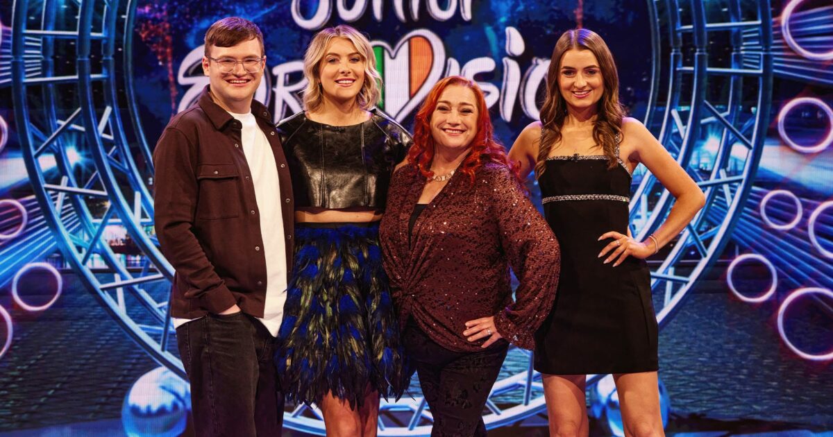 Hugh Carr, Louise Cantillion, Brooke Scullion y Niamh Kavanagh | Allen Kiely - TG4